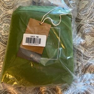 Kyte BABY NWT crib sheet in Palm